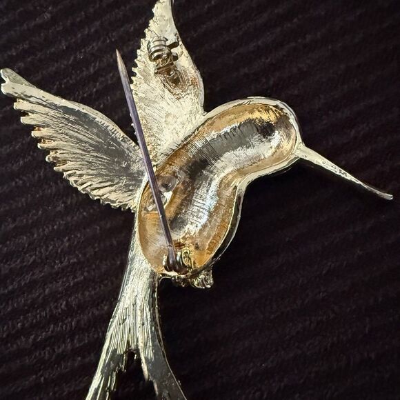 Vibrant Hummingbird Enamel Brooch – Green & Blue with Gold-Tone Accents - Picture 7 of 15